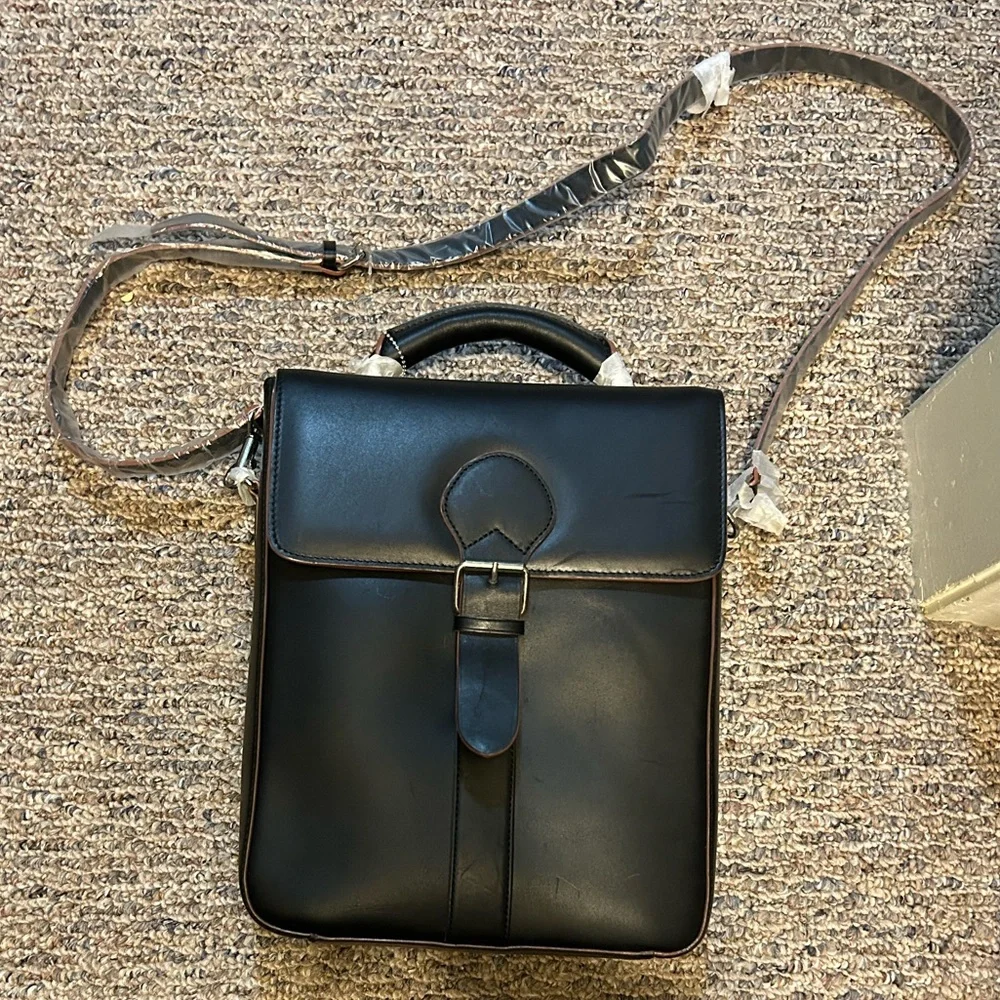 Levenger Black Tan Leather Wine Carrier Messenger Bag RARE NWT